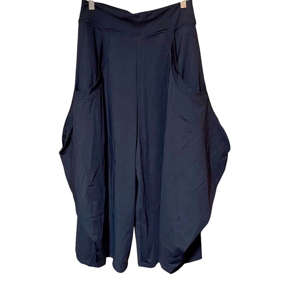 Halara "Play It My Way" Balloon-Leg Capri Pants Black — Size Medium, NWT - Picture 9 of 11